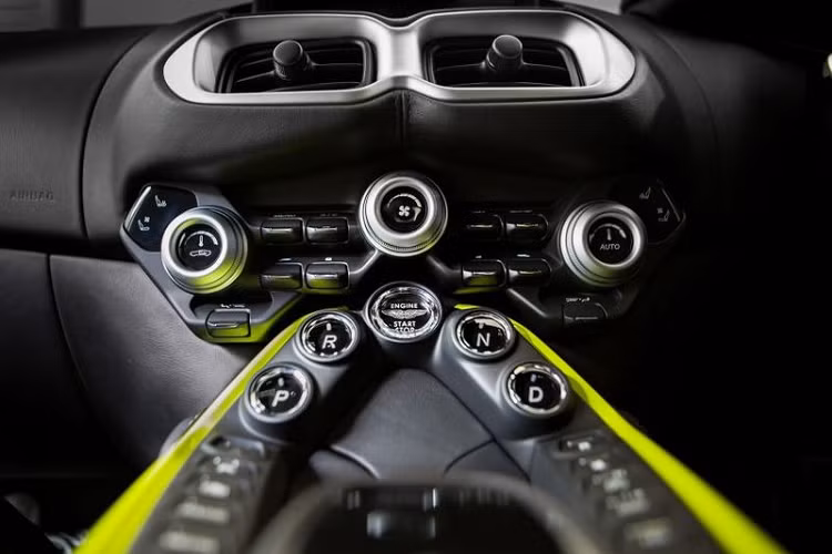 Giá xe Aston Martin Vantage AMR Malaysia chưa được công bố, nhưng chắc chắn nó sẽ cao hơn đáng kể so với giá cơ sở của Vantage V8, được ra mắt tại Malaysia vào tháng 8/2018, bắt đầu từ 678.000 RM (~ 3,687 tỷ VNĐ), trước thuế và phí.