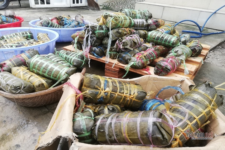 Bà Loan cho biết sau ba ngày với sự hỗ trợ của hàng trăm bà con, số lượng bánh đã gói đạt con số 5.000 cái. Ngày mai, con trai bà sẽ chuyển số bánh này ra miền Trung gửi tặng người dân. Sau khi hết lũ lụt, gia đình cùng mọi người sẽ ủng hộ thêm mì gói, gạo, áo quần cho người dân vùng lũ. 