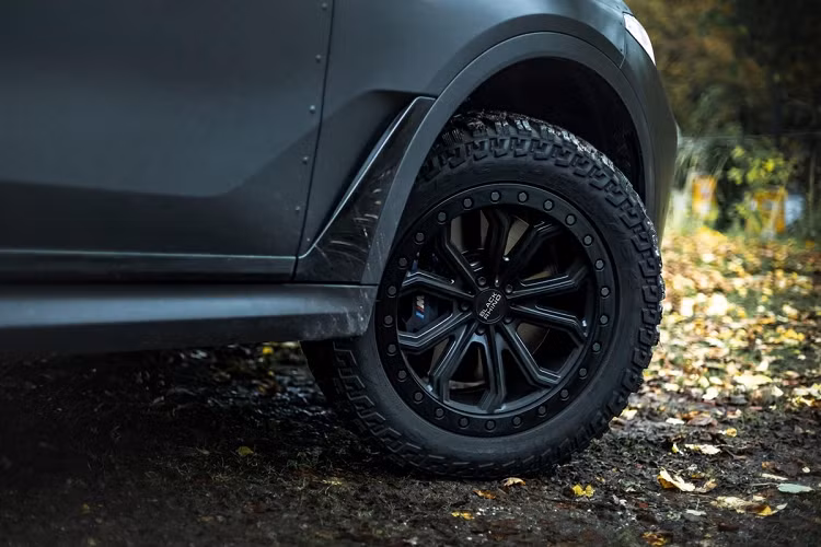 Dù nội thất được giữ nguyên, Manhart cũng sẽ tùy biến lại theo ý muốn của từng khách hàng.