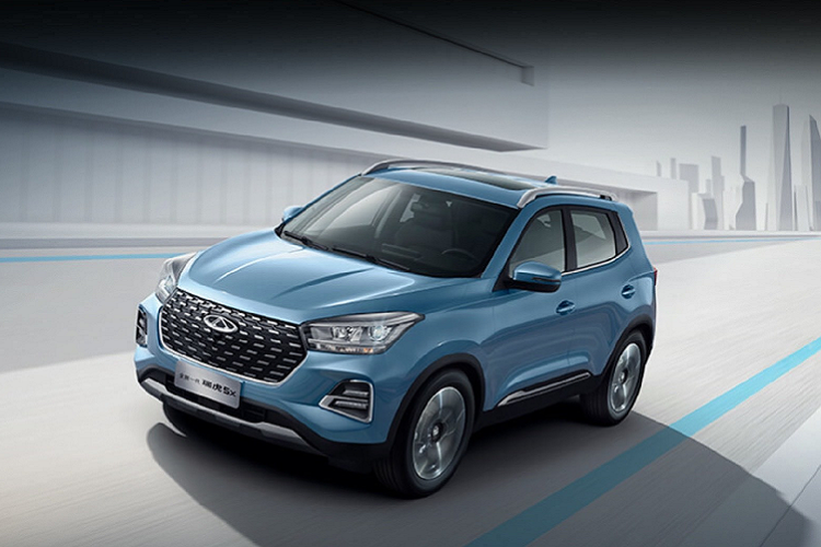 Cuối cùng là đối với phương tiện hệ thống máy móc, Chery Tiggo 5x thế hệ mới có trang bị một động cơ hút khí tự nhiên dung tích 1.5 lít. Công suất tối đa của động cơ này chỉ là 116 mã lực và 143 Nm mô-men xoắn cực đại. Kết hợp với động cơ là một hộp số sàn 5 cấp hoặc hộp số CVT tùy theo ý người mua.