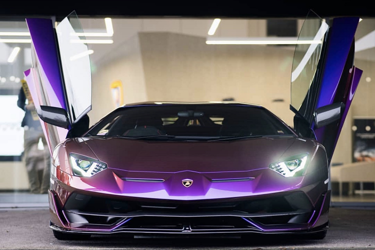 Việc sở hữu một chiếc Lamborghini Aventador SVJ có lẽ đã là niềm mơ ước của rất nhiều người mê xe. Tuy nhiên đối với một số vị khách khó tính, một chiếc SVJ với những trang bị cơ bản có lẽ chưa thể làm hài lòng họ.