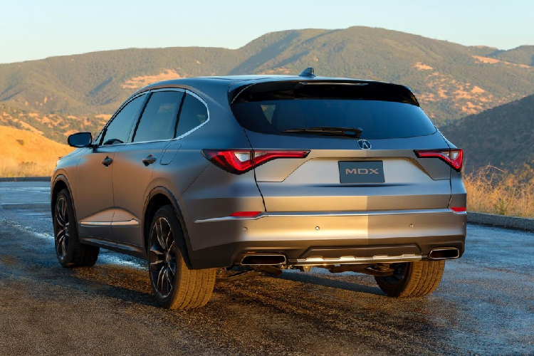 Tương tự đầu xe và sườn xe, phần đuôi xe của Acura MDX Concept cũng được thiết kế theo phong cách thể thao với cụm đèn hậu Chicane LED.