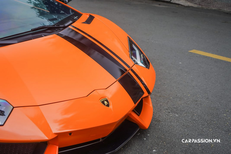 Đặc biệt hơn, chiếc xe này đã được nâng cấp với hệ thống ống xả do Fi (Frequency Intelligent) cho ra âm thanh và những màn phun lửa ấn tượng.