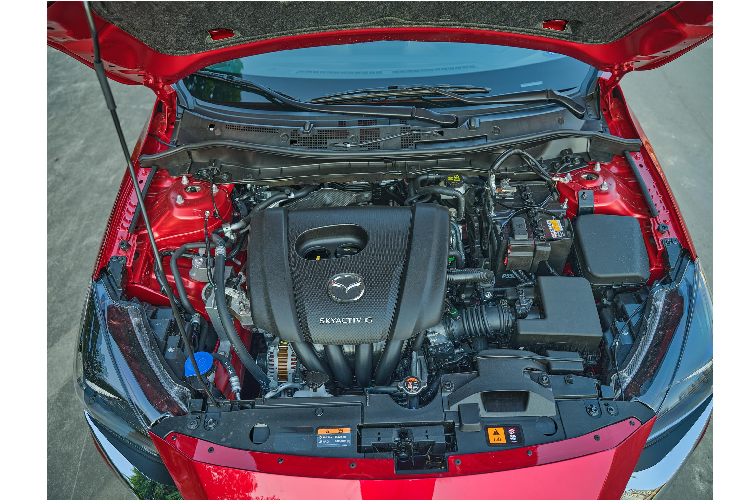 Hệ thống đèn LED thích ứng thông minh (ALH: Adaptive LED Headlights) với tính năng tự động điều chỉnh cường độ và phạm vi chiếu sáng theo tốc độ, được chia nhỏ thành 20 phân vùng chiếu sáng độc lập, tầm chiếu sáng xa nhất lên đến 235m.