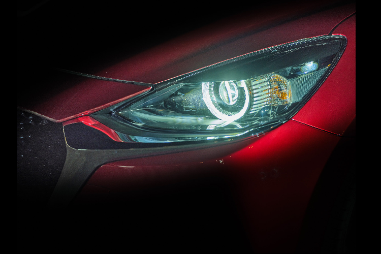 Cả hai biến thể Mazda2 mới tại Việt Nam được trang bị an toàn với 6 túi khí (trừ Mazda2 sedan phiên bản 1.5L AT Base là 02 túi khí). Các hệ thống an toàn như phanh (ABS, EBD, BA), cảnh báo phanh khẩn cấp (ESS), cân bằng điện tử (DSC), chống trượt (TCS), khởi hành ngang dốc (HLA) và khoá cửa tự động khi vận hành là trang bị Tiêu Chuẩn trên tất cả 7 phiên bản của hai biến thể Mazda2 mới.