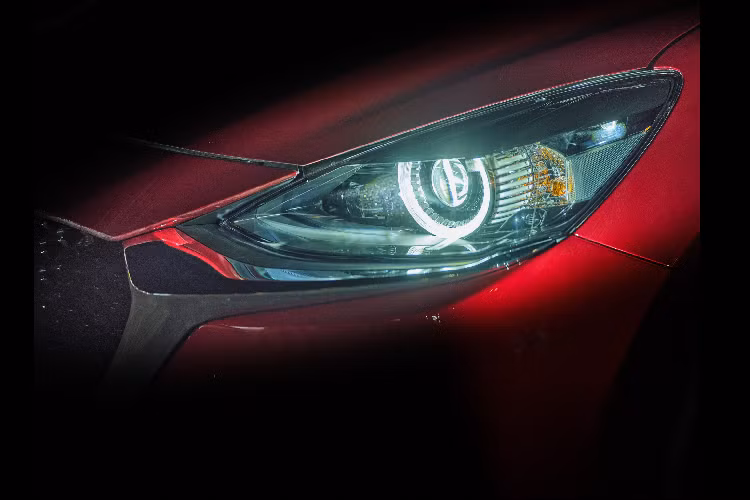 Cả hai biến thể Mazda2 mới tại Việt Nam được trang bị an toàn với 6 túi khí (trừ Mazda2 sedan phiên bản 1.5L AT Base là 02 túi khí). Các hệ thống an toàn như phanh (ABS, EBD, BA), cảnh báo phanh khẩn cấp (ESS), cân bằng điện tử (DSC), chống trượt (TCS), khởi hành ngang dốc (HLA) và khoá cửa tự động khi vận hành là trang bị Tiêu Chuẩn trên tất cả 7 phiên bản của hai biến thể Mazda2 mới.