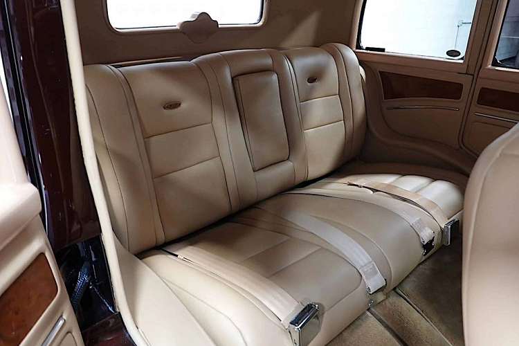 Nội thất xe, được làm để giống như trong một chiếc Bentley, là công việc của Smith’s Custom Seats và có lắp đặt chất liệu xe xịn, gỗ đắt giá, và những phần trang trí riêng biệt. Có hai xưởng độ khác đã hợp tác làm nội thất bao gồm Clayton Machineworks và Paul’s Chrome Plating. Kể cả với tất cả bộ phận và chất liệu độ được đắp vào xe, bảng đồng hồ nguyên bản vẫn được giữ lại để tối đa hiệu ứng cổ điển.
