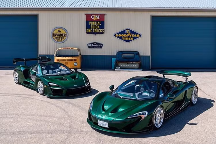 Xuất hiện trong bài viết là bộ đôi hypercar hàng hiếm McLaren P1 và Senna. Điểm chung của hai mẫu xe nói trên chính là việc sở hữu dàn áo ngoại thất có cấu tạo sợi carbon màu xanh lá cây đẹp mắt, ngoài ra, bộ đôi còn mang chung số thứ tự sản xuất với nhau và hiện đang thuộc bộ sưu tập của một người chơi xe tại Canada.