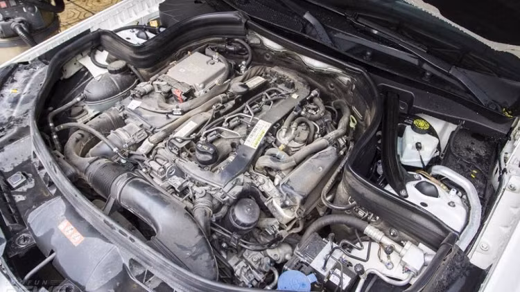 Cach nhan biet khi mua oto cu co bi ngap nuoc hay khong?-Hinh-2