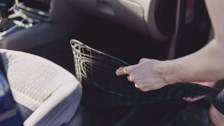 Cach nhan biet khi mua oto cu co bi ngap nuoc hay khong?-Hinh-3