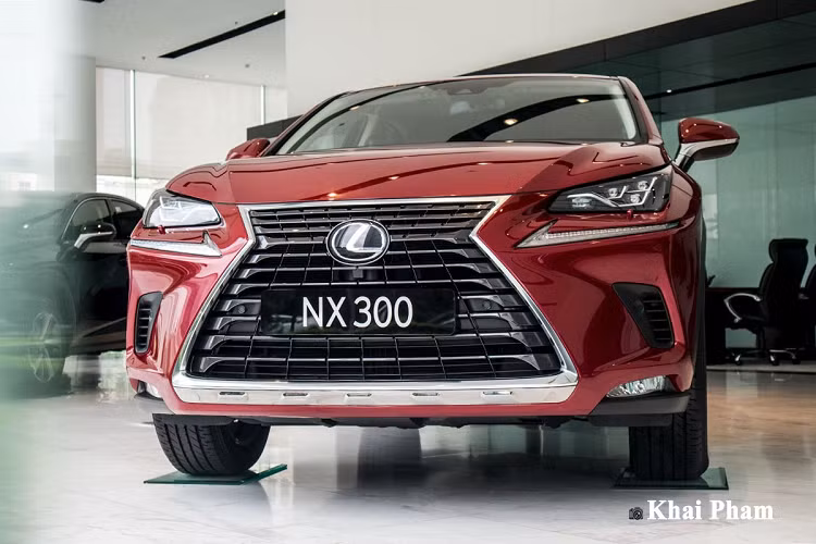 Hiện tại, giá xe Lexus NX 300 2020 tại đại lý chính hãng tại Hà Nội với mức bán ra được công bố 2,56 tỷ đồng nhưng hiện đại lý đang dành nhiều chương trình ưu đãi cho khách hàng mua xe 