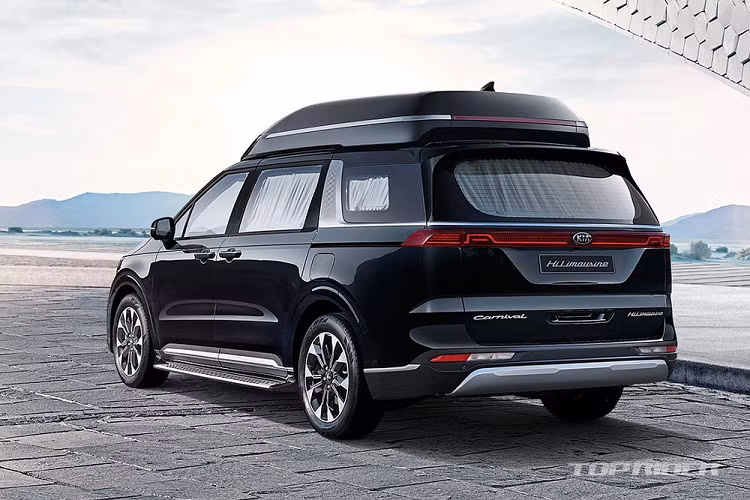 Tại thị trường Hàn Quốc, giá xe Kia Sedona Hi Limousine 2021 khởi điểm từ 60,66 triệu Won (khoảng 1,26 tỷ đồng) cho bản 9 chỗ và 62,71 triệu Won (1,3 tỷ đồng). Trong tương lai, hãng Kia còn dự định sẽ tung ra phiên bản 4 chỗ sang trọng hơn cũng như phiên bản máy dầu của Sedona Hi Limousine 2021.