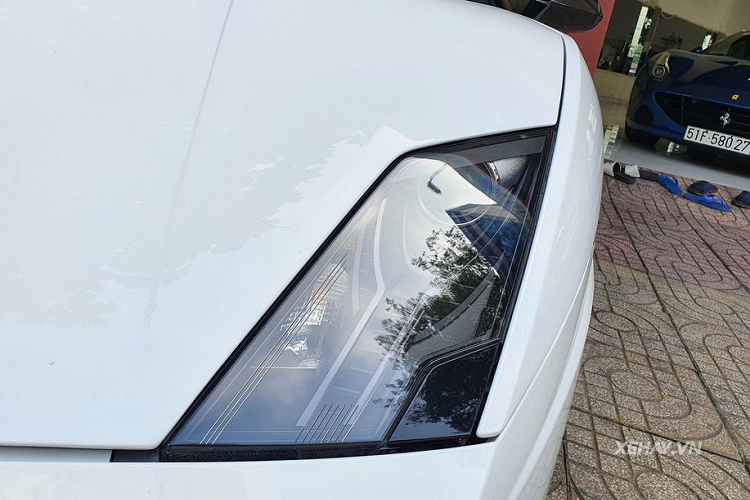 Đây cũng chính là một điểm khiến siêu phẩm này thu hút sự quan tâm của các đại gia trên thế giới. Bộ mui bằng vải tự động này có thể đóng/mở trong khoảng thời gian chỉ 16 giây.