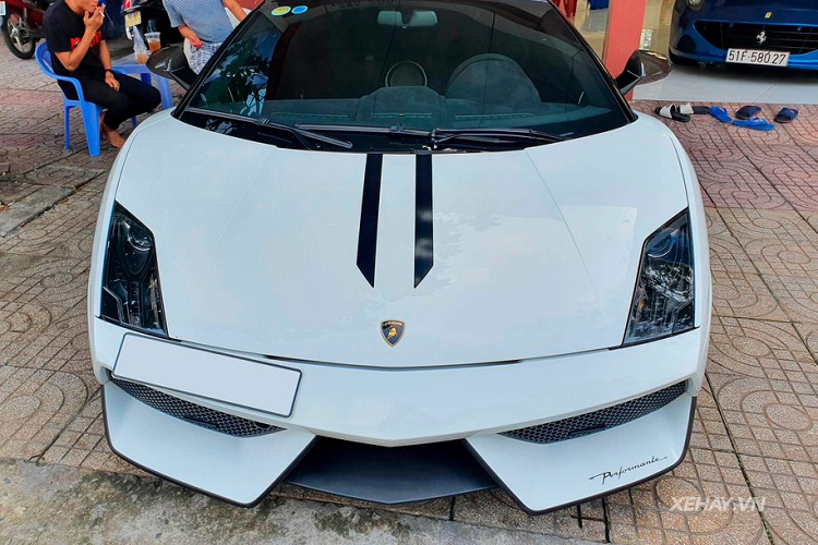 Trên thực tế, dù là một chiếc xe "có 1 không 2" tại Việt Nam nhưng siêu phẩm Lamborghini Gallardo Spyder Performante này lại rất kín tiếng.