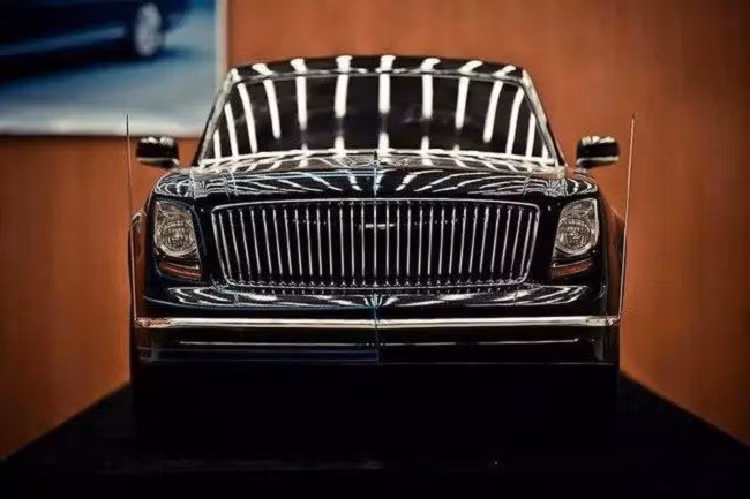 Trước đây, Hồng Kỳ hiếm khi nào ra mắt xe mới. Tuy nhiên, trong vài năm trở lại đây, thương hiệu con của hãng FAW dường như đã lột xác khi liên tục tung ra các mẫu xe mới. Một trong số đó có mẫu limousine sang trọng mới mang tên Hồng Kỳ L4 2020 mới.