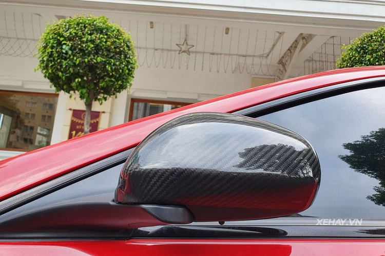 So với "người tiền nhiệm" GranTurismo S, GranTurismo Sport được cải tiến khá nhiều, từ cản trước mới tích hợp ba hốc gió đặt dọc đặc trưng, hông xe tái thiết kế cho tới cản sau hầm hố hơn hẳn, hệ thống ống xả kép đối xứng bằng sợi carbon và bộ khuếch tán mạnh mẽ.