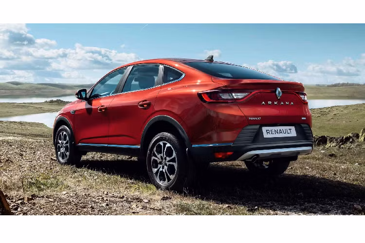Renault Arkana sở hữu thể tích khoang hành lý tiêu chuẩn đạt 508 lít và có thể gia tăng lên 1.333 lít sau khi gập phẳng hàng ghế phía sau. Tại thị trường châu Âu, Arkana có tổng cộng 7 màu sơn ngoại thất và 3 phiên bản cho người dùng chọn lựa. Hiện chưa rõ giá xe Renault Arkana 2020 tại Việt Nam, tuy nhiên theo dự đoán nó sẽ khoảng dưới 900 triệu đồng.