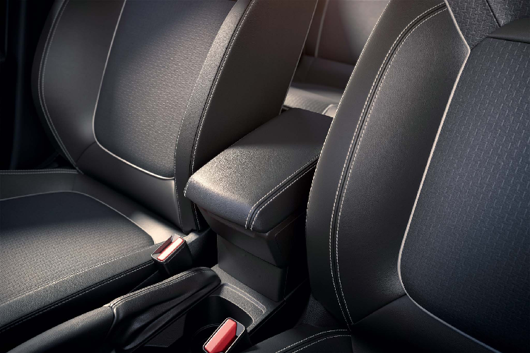 Thoạt nhìn, kiểu dáng của Arkana 2020 cũng được hãng xe Pháp trau chuốt rất kỹ lưỡng đầy tính thẩm mỹ. Tất nhiên, Renault Arkana không thể “ngồi chung mâm” với các mẫu SUV Coupe đến từ nước Đức về định vị thương hiệu cho đến phân khúc.