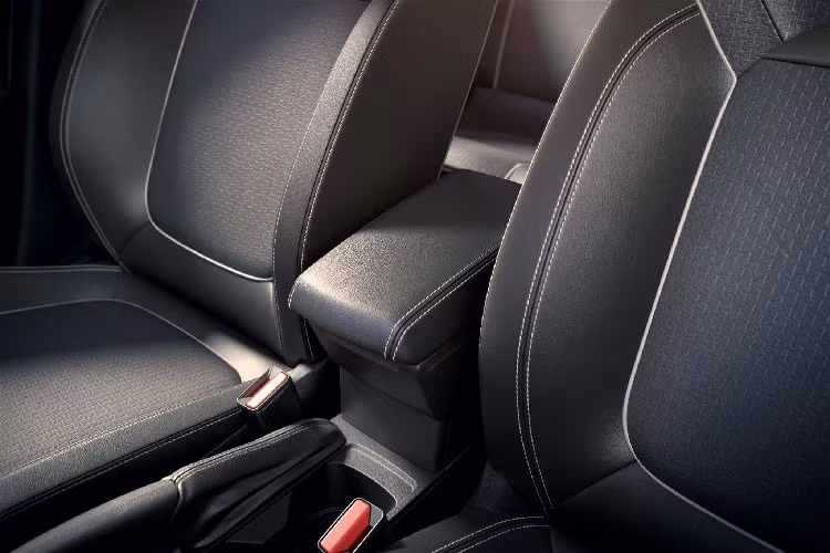 Thoạt nhìn, kiểu dáng của Arkana 2020 cũng được hãng xe Pháp trau chuốt rất kỹ lưỡng đầy tính thẩm mỹ. Tất nhiên, Renault Arkana không thể “ngồi chung mâm” với các mẫu SUV Coupe đến từ nước Đức về định vị thương hiệu cho đến phân khúc.