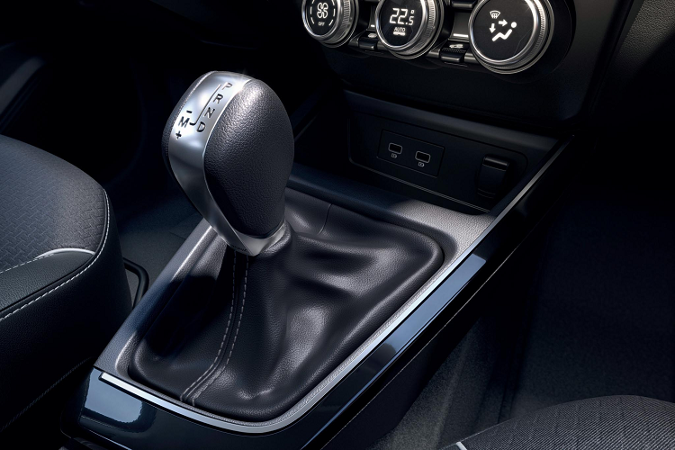 Renault Arkana 2020 được định vị ở phân khúc C, Arkana sở hữu kích thước (DxRxC) lần lượt: 4.543 x 2.047 x 1.576 mm. Renault Arkana 2020 sử dụng động cơ 4cyl thẳng hàng dung tích 1.4L tăng áp (TCe 150) chia sẻ chung với “người anh em” Renault Captur S-Edition tại châu Âu.