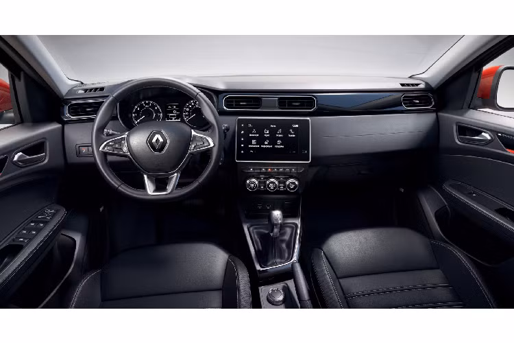 Là một mẫu SUV mang phong cách Coupe thể thao, Renault Arkana sở hữu kiểu dáng thiết kế mang nhiều đường nét hấp dẫn đầy gợi cảm với phần mui đổ dốc dần dần về phía sau. Phần đầu xe được trang bị cụm đèn pha full-LED tạo hình chữ “C” nối liền với cụm lưới tản nhiệt bằng một thanh mạ crôm tinh tế. Từ phía sau, cụm đèn hậu LED sắc sảo cũng được nối liền với nhau tạo nên tổng thể liền mạch.