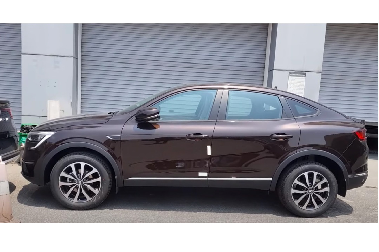 Mẫu xe SUV Renault Arkana 2020 lần đầu ra mắt tại Triển lãm ôtô quốc tế Moscow, Nga vào tháng 8 năm ngoái. Renault Arkana là mẫu xe SUV mang phong cách Coupe có kiểu dáng thiết kế tương tự như phong cách của: BMW X4, X6 hay Mercedes-Benz GLC Coupe và GLE Coupe.