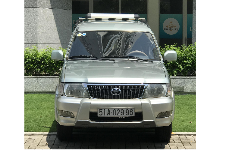 Toyota Zace tại Việt Nam ra mắt vào 05/2005, sau Zace phiên bản Limited. Zace Surf cũng đánh dấu là phiên bản cuối cùng của dòng xe 7 chỗ Zace trước khi nó ngừng sản xuất tại Việt Nam vào cuối năm 2005 và sau đó được thay thế bởi đàn em Toyota Innova, một huyền thoại khác của dòng xe 7 chỗ tại Việt Nam.