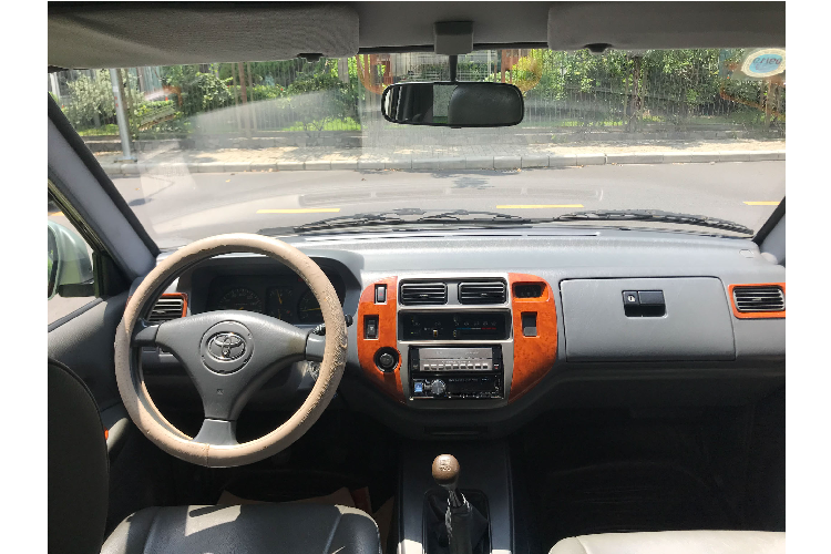 So với các phiên bản cũ như: DX, GL và Limited, Zace Surf được yêu thích hơn, đồng thời cũng có giá trị cao hơn. Ngoại thất Zace Surf với lưới tản nhiệt mạ crôm, cản trước thiết kế to bản mang lại vẻ ngoài bề thế hơn, đây cũng là điểm dễ phân biệt Zace Surf so với các phiên bản còn lại.