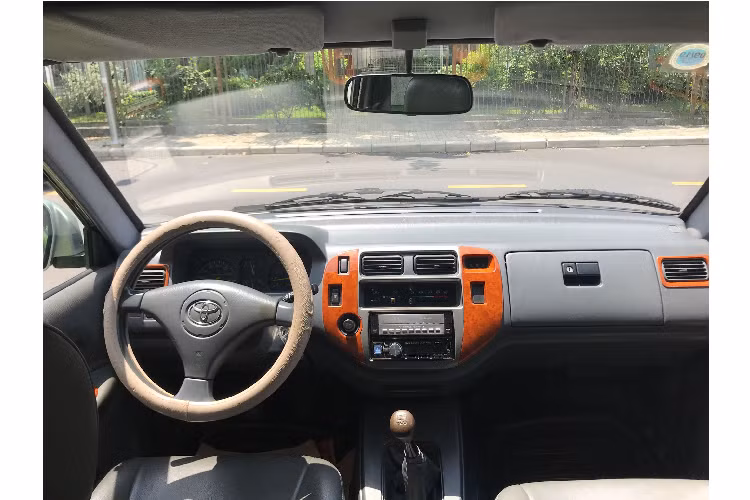 So với các phiên bản cũ như: DX, GL và Limited, Zace Surf được yêu thích hơn, đồng thời cũng có giá trị cao hơn. Ngoại thất Zace Surf với lưới tản nhiệt mạ crôm, cản trước thiết kế to bản mang lại vẻ ngoài bề thế hơn, đây cũng là điểm dễ phân biệt Zace Surf so với các phiên bản còn lại.