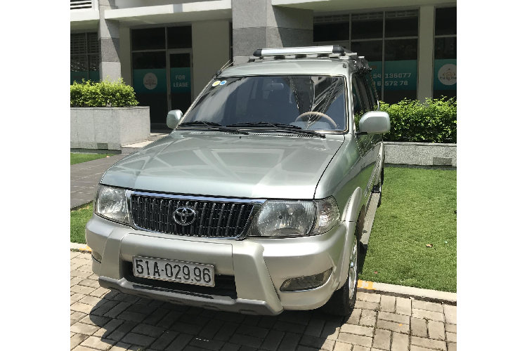 Nói vui rằng, “đồ cổ” Toyota Zace cũ này thậm chí còn có giá hơn một chiếc xe sang BMW 325i (E46) đời 2005 mà hiện nay người dùng có thể dễ dàng tìm mua với giá dưới 300 triệu đồng.