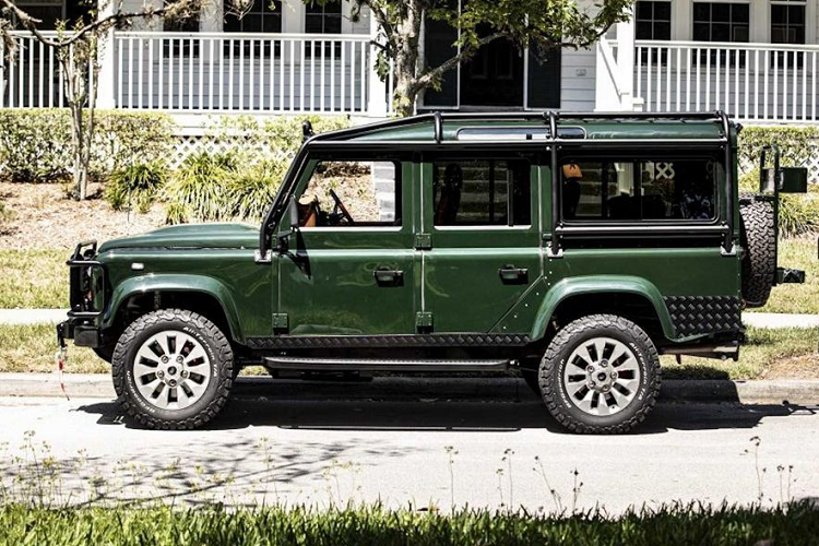 Ngoài dự án Project Rowdy này, nhà độ E.C.D. Auto Design còn sửa đổi và cá nhân hóa Defender theo nhiều phong cách khác nhau, điển hình như phiên bản sử dụng động cơ của Tesla.