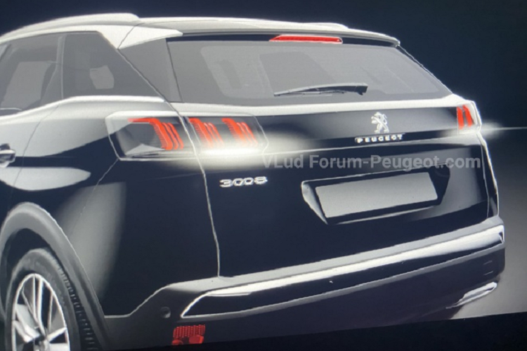 Phần đầu xe được sửa đổi, đèn ban ngày giống với mẫu 208 và 508, các hốc gió được mở rộng. Những thay đổi trên giúp Peugeot 3008 thế hệ mới có ngoại hình năng động hơn.