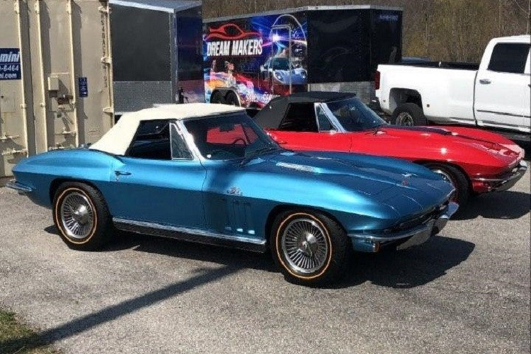 Ngoài 2 chiếc xe kể trên, nhà sưu tập còn bán chiếc Porsche 911 GT3 đời 2004 với số ODO 8.200 dặm (13.196 km). Tiếp đến là chiếc Chevrolet Corvette L72 Big Block đời 1966, được sơn màu xanh dương Nassau Blue, và Corvette đời 1967 màu đỏ Rally Red với số ODO chỉ 39.000 dặm (62.764 km). Cuối cùng là chiếc Lamborghini Gallardo đời 2013 và Ferrari F430 với hộp số sàn 6 cấp cùng số ODO thấp.