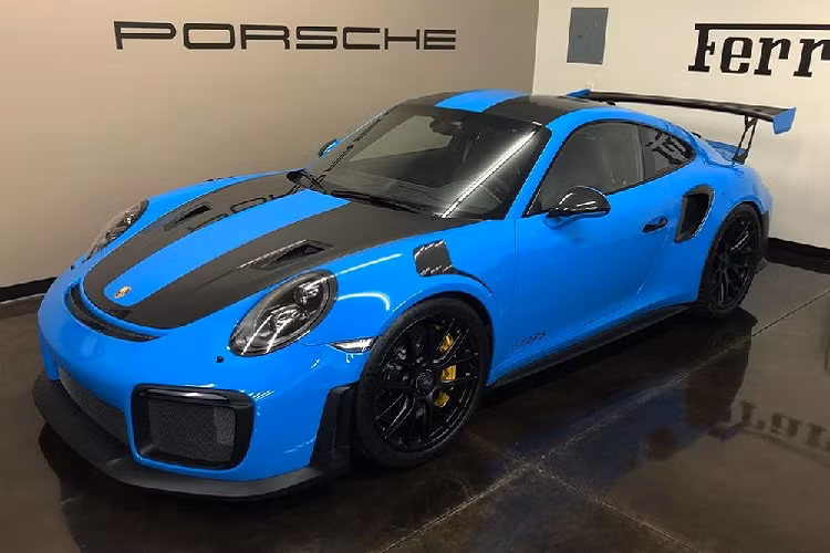 Trên tài khoản Instagram cá nhân của nhà sưu tập này, có thể thấy sự xuất hiện của nhiều chiếc xe khác nhau do các thương hiệu Nhật Bản, Mỹ cũng như châu Âu sản xuất. Trao đổi với phóng viên The Drive, nhà sưu tập này tiết lộ đã chọn một số chiếc xe để bán. 100% số tiền thu về sẽ được dùng để quyên góp cho những gia đình và doanh nghiệp địa phương bị ảnh hưởng nặng nhất vì đại dịch Covid-19.