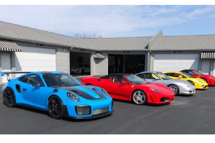 Rất may, một số anh hùng địa phương trên khắp nước Mỹ đã đứng lên để giúp đỡ người dân. Một trong số đó có nhà sưu tập siêu xe sống tại thành phố Fort Wayne, bang Indiana. Mới đây, nhà sưu tập này đã quyết định rao bán siêu xe để giúp đỡ các gia đình trong vùng bị ảnh hưởng bởi dịch Covid-19.