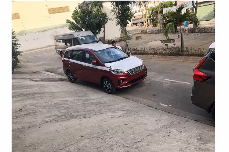 Suzuki Ertiga 2020 được trang bị an toàn như cũ gồm phanh ABS, phân bổ lực phanh EBD, hai túi khí, ghế trẻ em ISOFIX, camera lùi