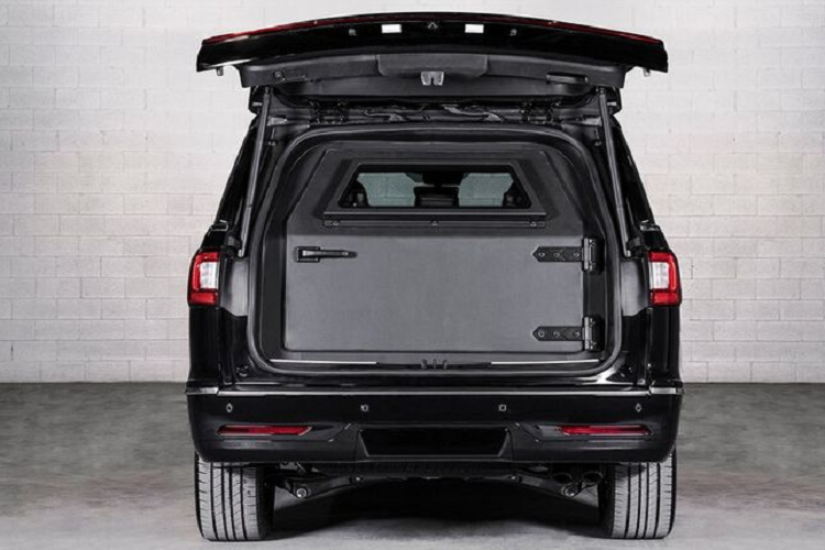 Tuy nhiên, với trọng lượng sau khi được bọc thép và trang bị nhiều tính năng an toàn tăng lên đáng kể, thời gian tăng tốc từ 0 - 97 km/h của xe lên tới 6 giây.