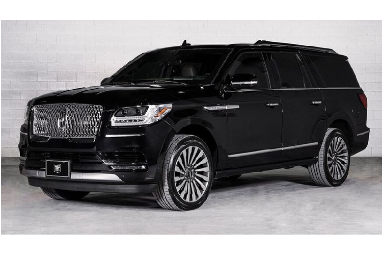 Mới đây, nhà độ Inkas Armored Vehicle Manufacturing tới từ Canada đã trình làng bản độ Lincoln Navigator L 2020 bọc thép vô cùng đặc biệt. Bên cạnh sự an toàn tuyệt đối, mẫu xe này còn mang tới cho chủ nhân một không gian sang trọng thực sự, giống như một "Pháo đài di động" trên đường phố.