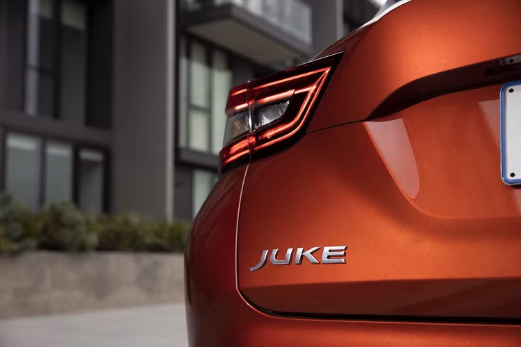 Chọn bản ST+ sẽ có thêm đèn sương mù LED, cảm biến đỗ xe phía trước, ghế trước sưởi và hệ thống dẫn đường vệ tinh.