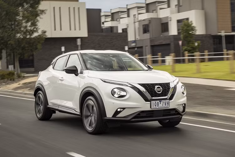 Bản tầm trung là Nissan Juke ST+ và ST-L mới lần lượt từ 19.902 USD và 21.974 USD, trong khi bản cao cấp Ti từ 23.624 USD.