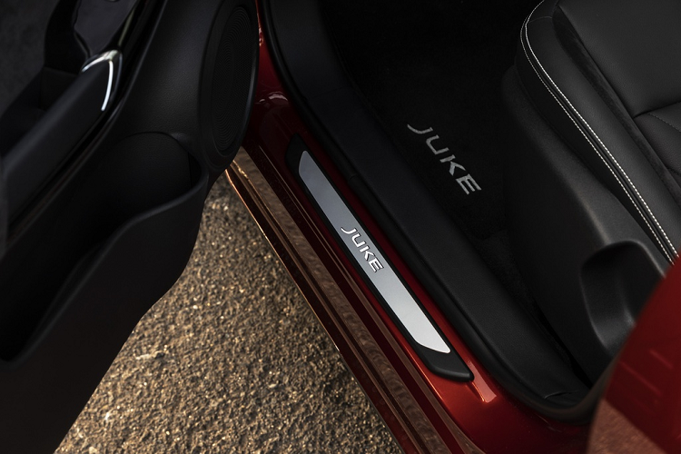 Nissan Juke thế hệ mới sẽ được trang bị động cơ tăng áp 1.0L 3 xi-lanh công suất 113 mã lực, mô-men xoắn 180 Nm, dẫn động FWD, hộp số tự động ly hợp kép 7 cấp.