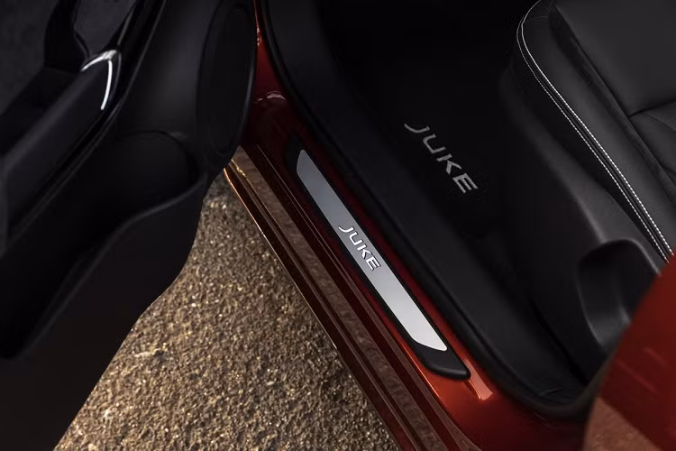 Nissan Juke thế hệ mới sẽ được trang bị động cơ tăng áp 1.0L 3 xi-lanh công suất 113 mã lực, mô-men xoắn 180 Nm, dẫn động FWD, hộp số tự động ly hợp kép 7 cấp.