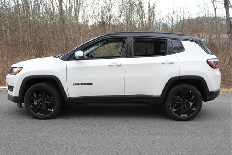 Giá rẻ hơn đồng nghĩa rằng Compass “nằm trong tầm tay” của nhiều người hơn và là lựa chọn thay thế mới đầy hấp dẫn so với các đối thủ xe Nhật và Hàn.