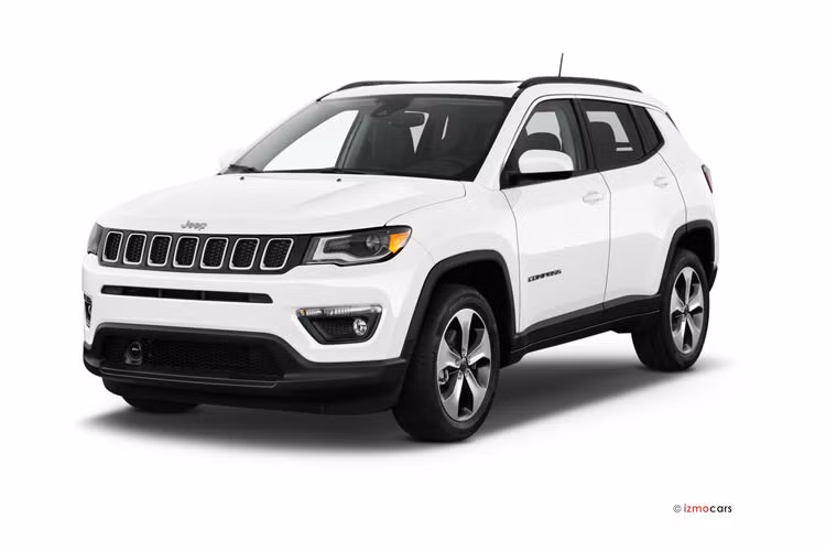 Thiết kế ngoại thất lấy cảm hứng từ những “người anh em” lớn hơn là Cherokee và Grand Cherokee.