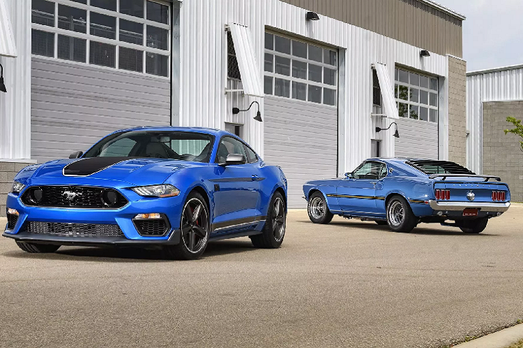 Động cơ V8 5.0L của Mustang Mach 1 chia sẻ nhiều bộ phận chung với động cơ của Shelby GT350 bao gồm: đường ống nạp, hệ thống làm mát dầu động cơ giúp tăng khả năng làm mát dầu động cơ lên 50%.