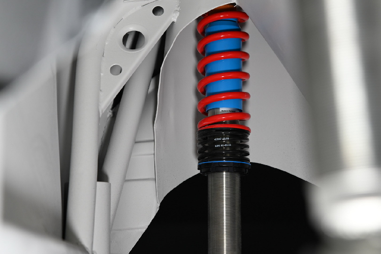 Phần trăm khung gầm nguyên bản này sau đó được kết hợp với nền tảng xe bằng nhôm siêu nhẹ được Totem phát triển riêng dành cho GTelectric. Các chỉnh sửa khác bao gồm bộ khung chống lật trong cabin và khung nhôm chịu lực trước đầu xe, tăng cường độ an toàn cho chiếc xe.