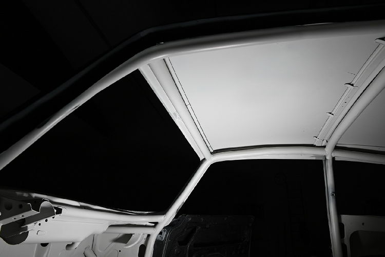 Động cơ điện trên GTelectric được cấp nguồn bởi bộ pin tản nhiệt công suất 50,4kW tích hợp công nghệ sạc nhanh, nặng vỏn vẹn 350kg. Theo Totem, trọng lượng của bộ pin được xếp vào loại nhẹ nhất cũng như loại an toàn nhất. Với nguồn năng lượng này, chiếc xe điện có khả năng di chuyển trong phạm vi khoảng 320km.