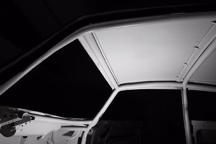 Động cơ điện trên GTelectric được cấp nguồn bởi bộ pin tản nhiệt công suất 50,4kW tích hợp công nghệ sạc nhanh, nặng vỏn vẹn 350kg. Theo Totem, trọng lượng của bộ pin được xếp vào loại nhẹ nhất cũng như loại an toàn nhất. Với nguồn năng lượng này, chiếc xe điện có khả năng di chuyển trong phạm vi khoảng 320km.