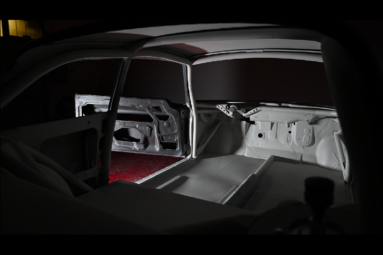 Thân xe được thiết kế lại hoàn toàn được làm từ sợi carbon để giảm trọng lượng nhất có thể và mang lại cho Totem GTe vẻ ngoài gần như liền mạch. Bộ bốn đèn pha LED mới để tỏ lòng tôn kính với mẫu xe Alfa Romeo Berlina 1750/2000 trong quá khứ trong khi đèn hậu là các đơn vị đèn LED tròn thay vì các hình chữ nhật ban đầu.