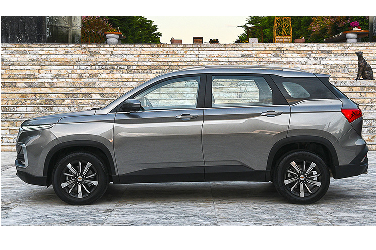 Theo hãng xe Mỹ, giá xe Chevrolet Captiva 2020 chưa bao gồm thuế VAT 7%, chưa bao gồm bảo hiểm, phim cách nhiệt, chi phí đăng ký xe (khoảng 70.000 baht - khoảng 52 triệu đồng). Tuy nhiên, khách hàng khi mua có thể áp dụng nhiều hình thức thanh toán, trong đó có việc vay mua xe. Khoản vay có thể chia thành nhiều đợt và trả lên đến tận 84 tháng (7 năm). Chi phí mỗi tháng chỉ khoảng hơn 7.000 baht nếu bản LS.